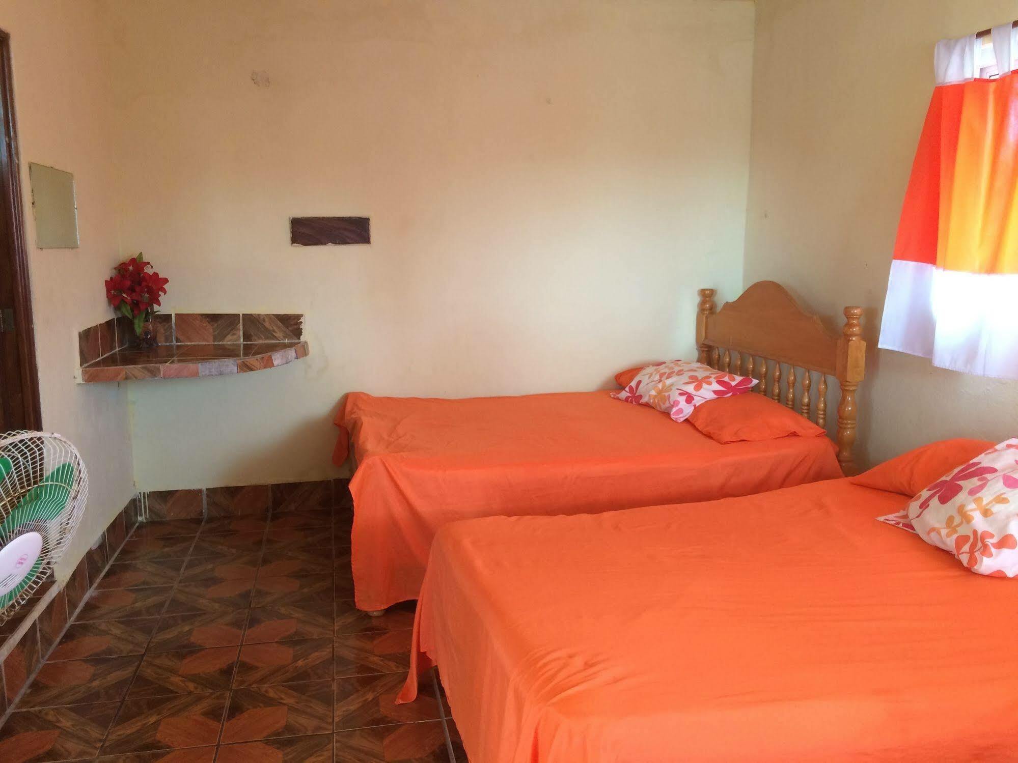 Tortugas Place Hotel Y Bungalos Монтеррико Екстер'єр фото