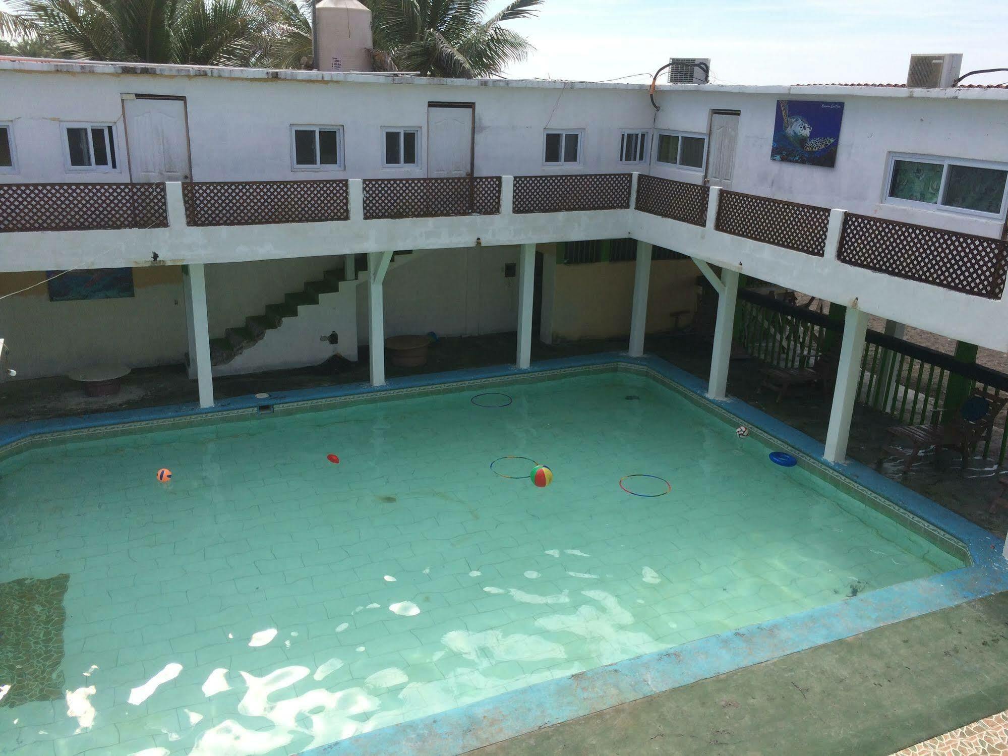 Tortugas Place Hotel Y Bungalos Монтеррико Екстер'єр фото